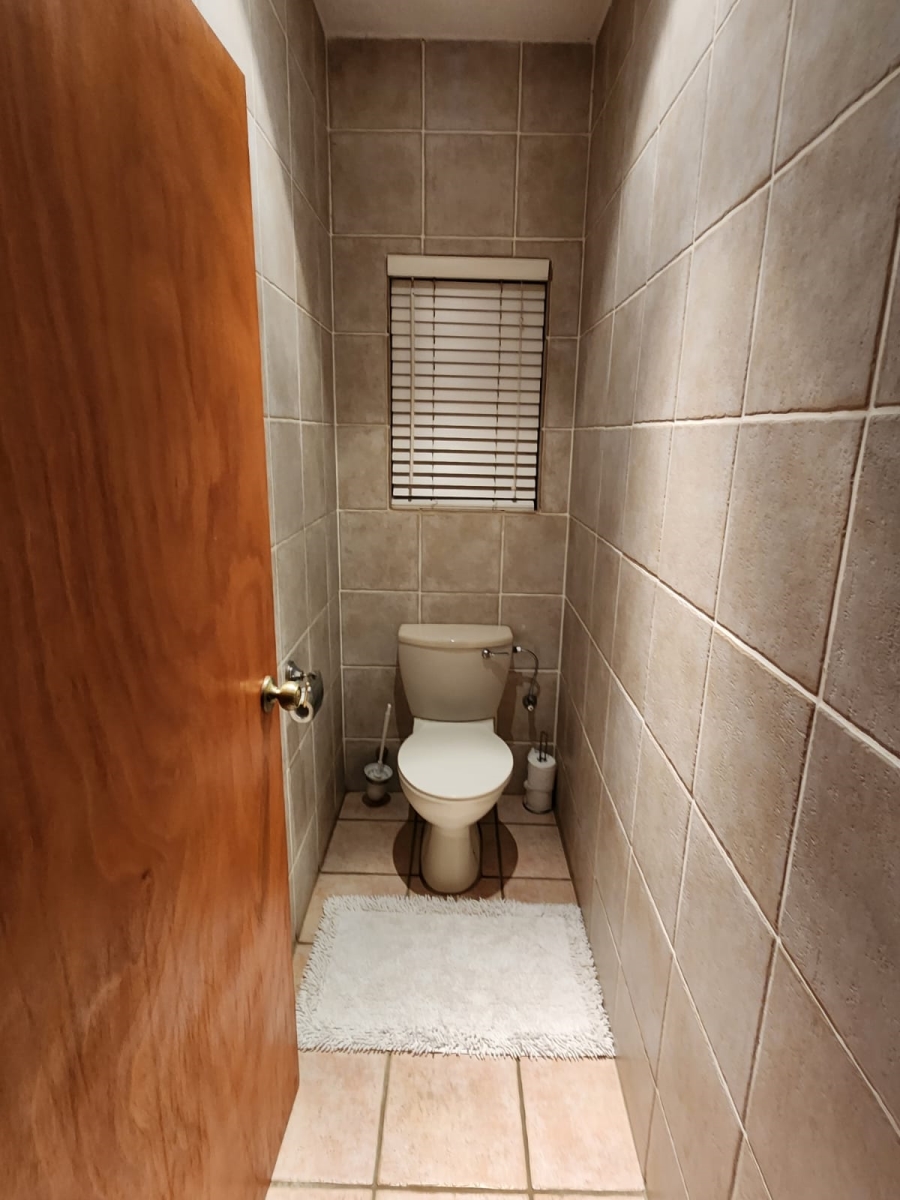 4 Bedroom Property for Sale in Ifafi North West